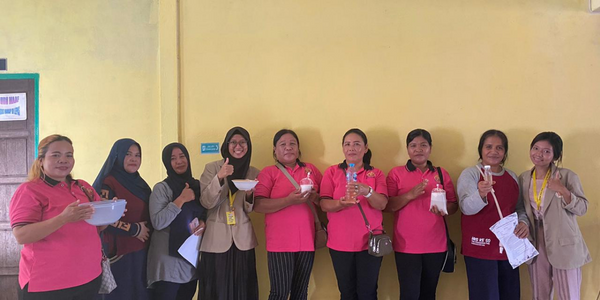 Pengolahan Kelapa Menjadi VCO dan Tepung Kelapa Oleh Tim KKN-PPM UGM